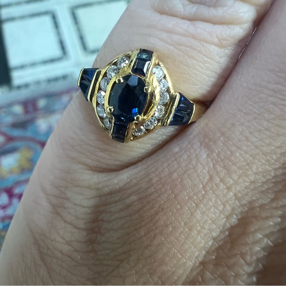 18k Yellow Gold Diamond & Sapphire Ring - Picture 6 of 10